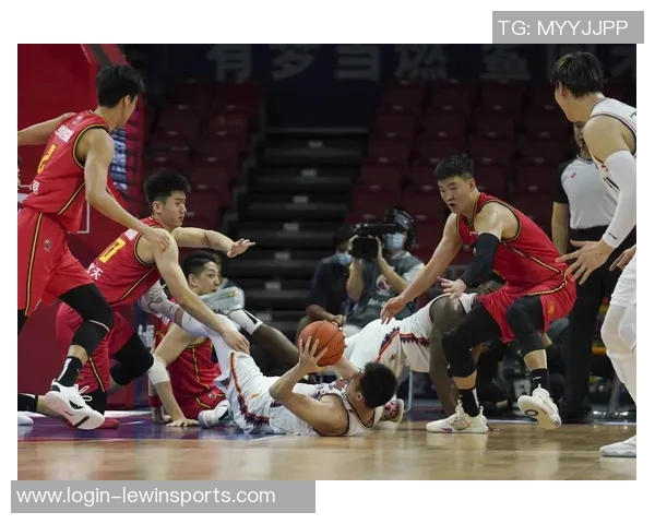 实时新闻深圳篮球队与上海篮球队赛后复盘团队协作的成功与不足分析